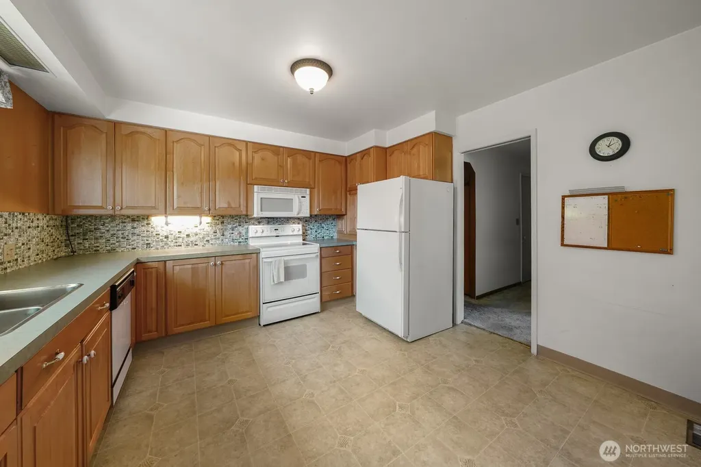 7528 33rd Avenue NW Seattle WA 98117