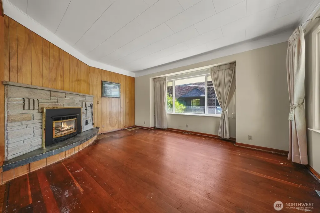 7528 33rd Avenue NW Seattle WA 98117