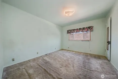 7528 33rd Avenue NW Seattle WA 98117