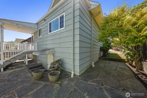 7528 33rd Avenue NW Seattle WA 98117