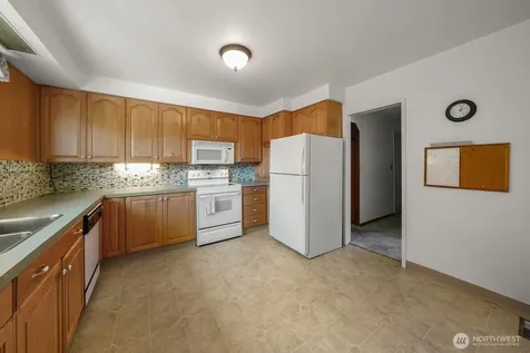 7528 33rd Avenue NW Seattle WA 98117