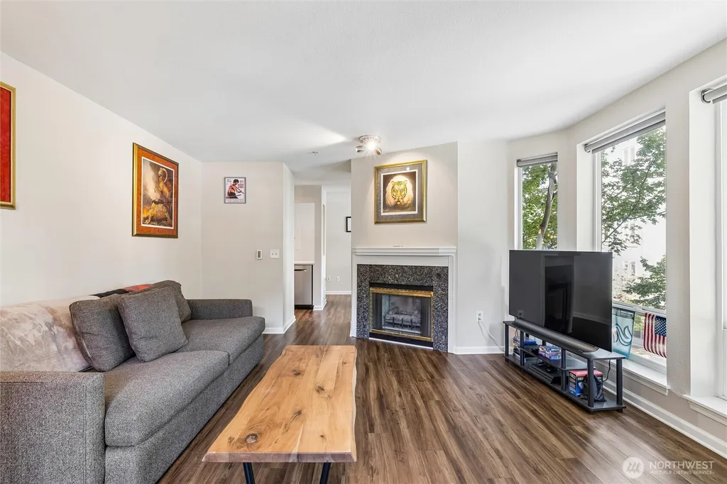 3028 Western Avenue Seattle WA 98121