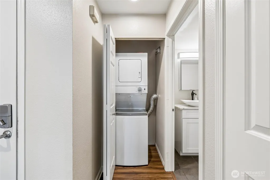 3028 Western Avenue Seattle WA 98121