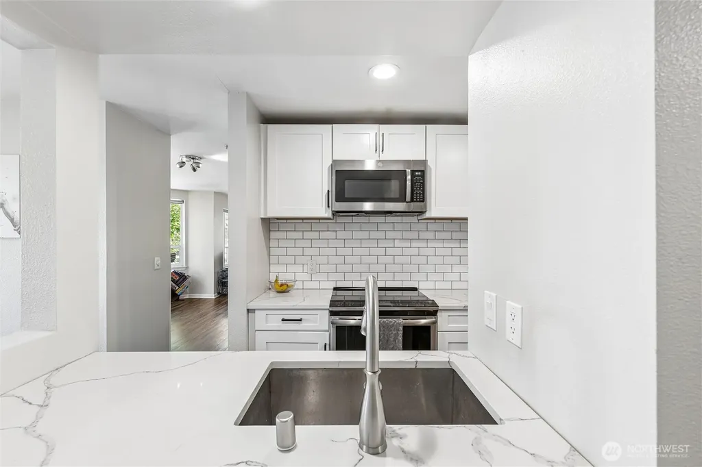 3028 Western Avenue Seattle WA 98121