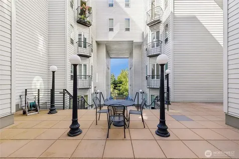 3028 Western Avenue Seattle WA 98121