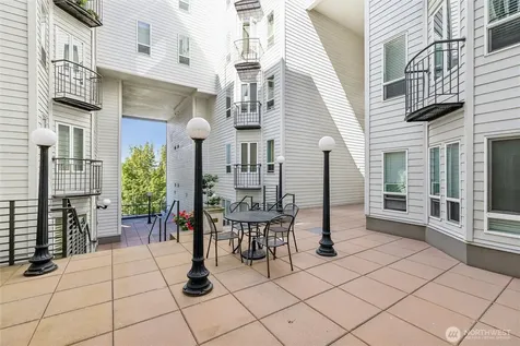 3028 Western Avenue Seattle WA 98121