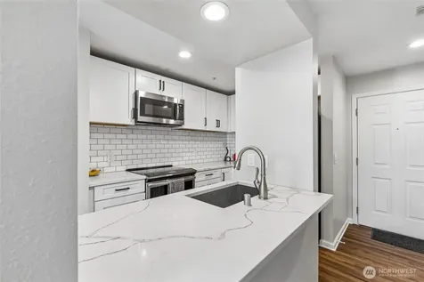 3028 Western Avenue Seattle WA 98121