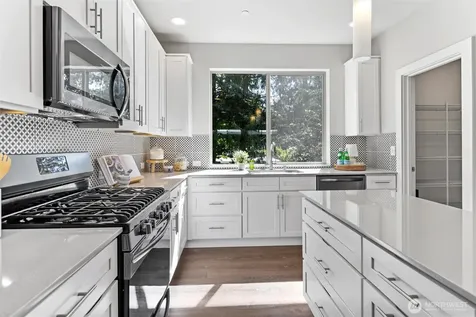 6861 NE 170th Kenmore WA 98028