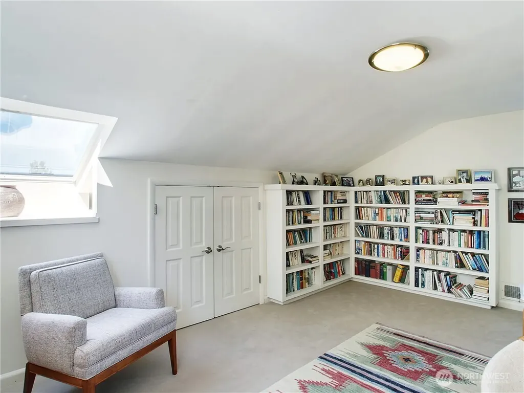 5715 63rd Avenue NE Seattle WA 98105