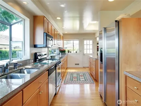 5715 63rd Avenue NE Seattle WA 98105