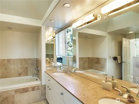 5715 63rd Avenue NE Seattle WA 98105