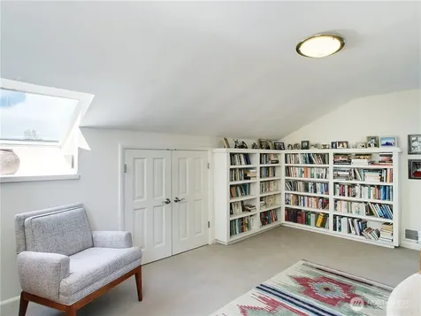 5715 63rd Avenue NE Seattle WA 98105