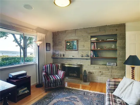 5715 63rd Avenue NE Seattle WA 98105