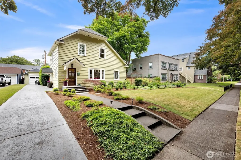 1614 21st Avenue Longview WA 98632