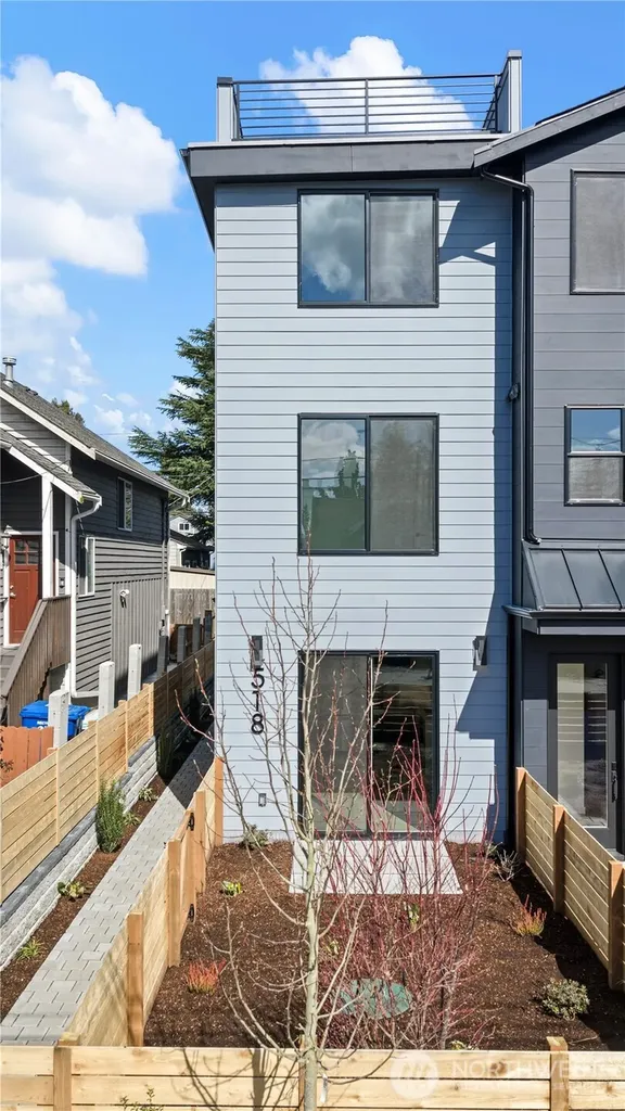 518 N 102nd Street Seattle WA 98133