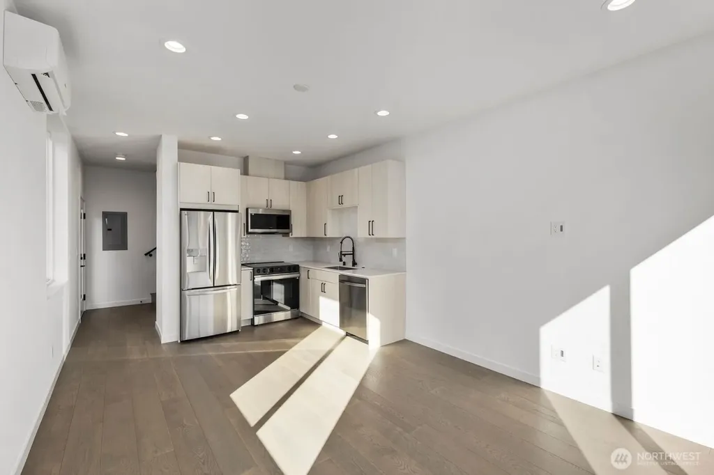 518 N 102nd Street Seattle WA 98133