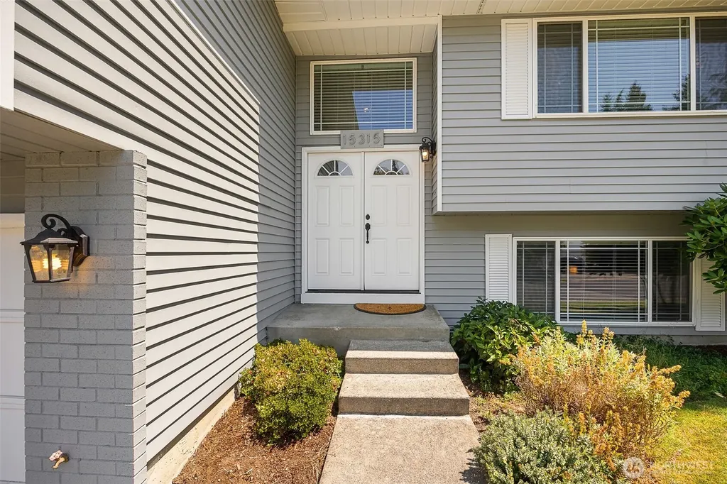 15315 50th Avenue W Edmonds WA 98026