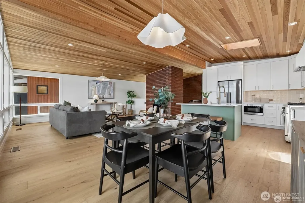 12582 Riviera Place NE Seattle WA 98125