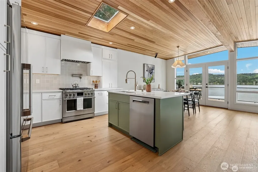 12582 Riviera Place NE Seattle WA 98125