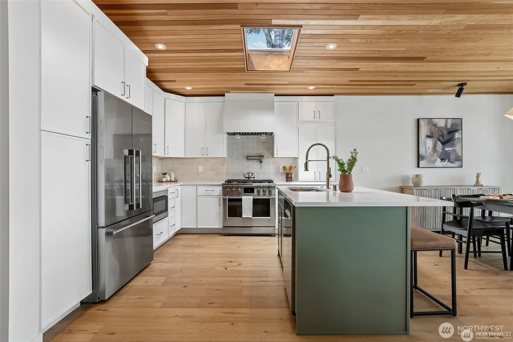 12582 Riviera Place NE Seattle WA 98125