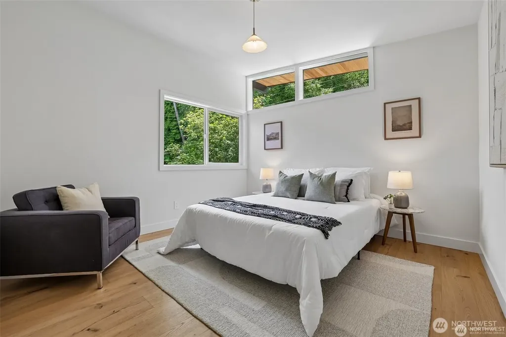 12582 Riviera Place NE Seattle WA 98125
