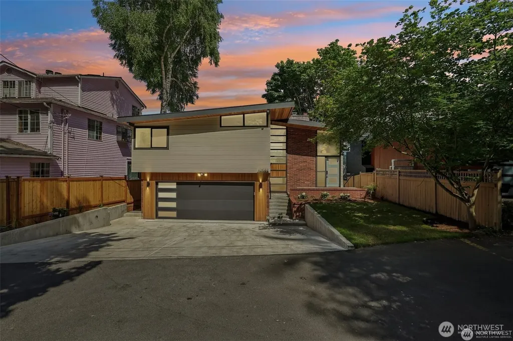 12582 Riviera Place NE Seattle WA 98125