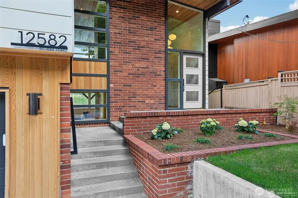 12582 Riviera Place NE Seattle WA 98125