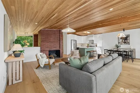 12582 Riviera Place NE Seattle WA 98125