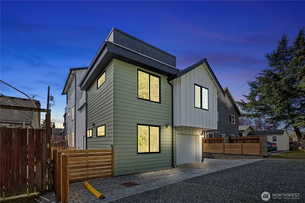 516 N 102nd Street Seattle WA 98133