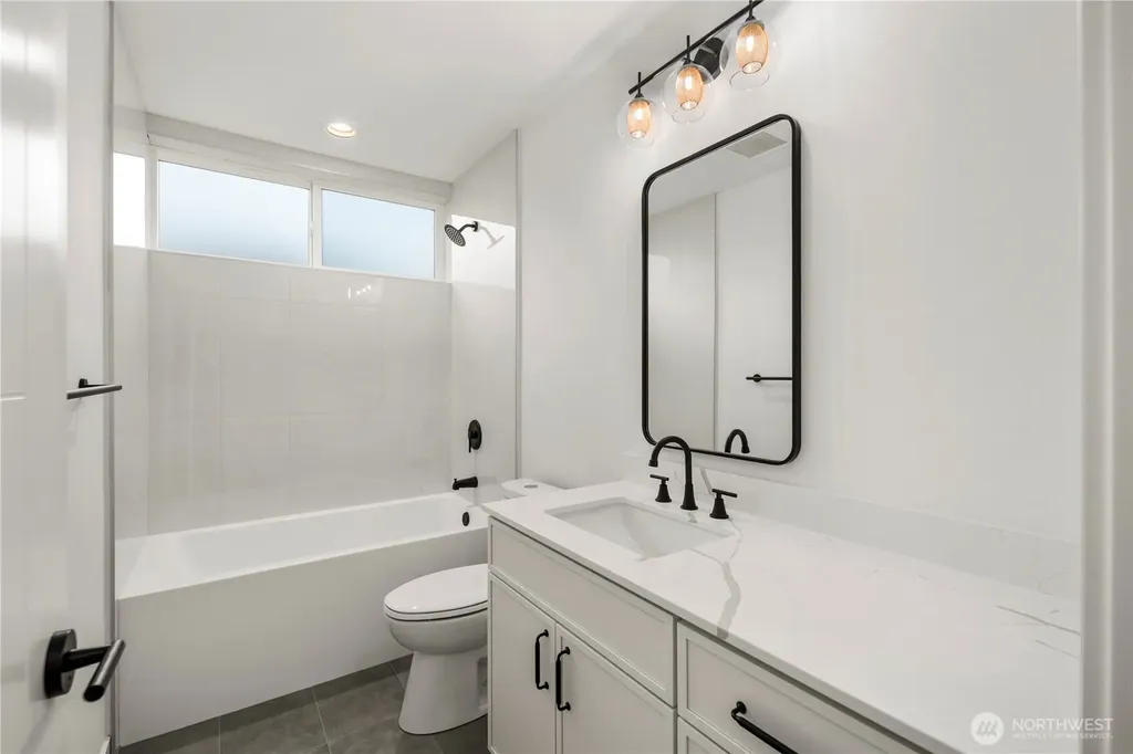 516 N 102nd Street Seattle WA 98133