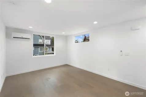 516 N 102nd Street Seattle WA 98133