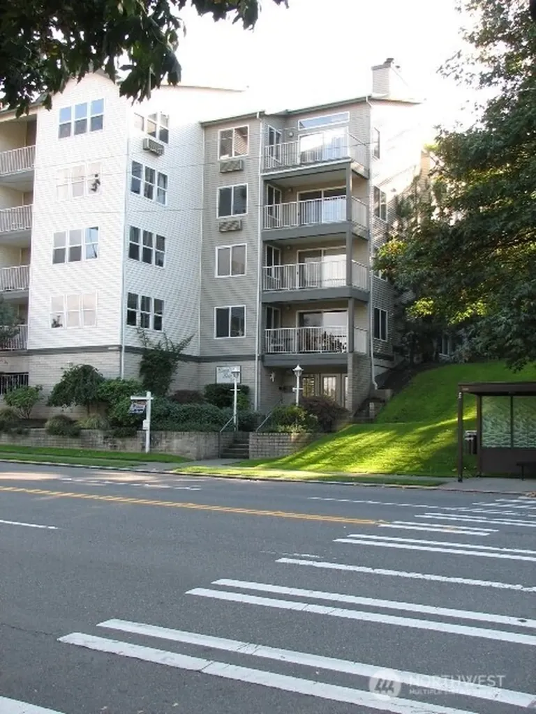 965 W Nickerson Street Seattle WA 98119