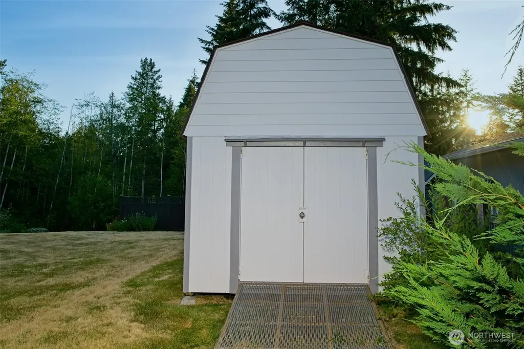 305 NW Paulson Road Poulsbo WA 98370