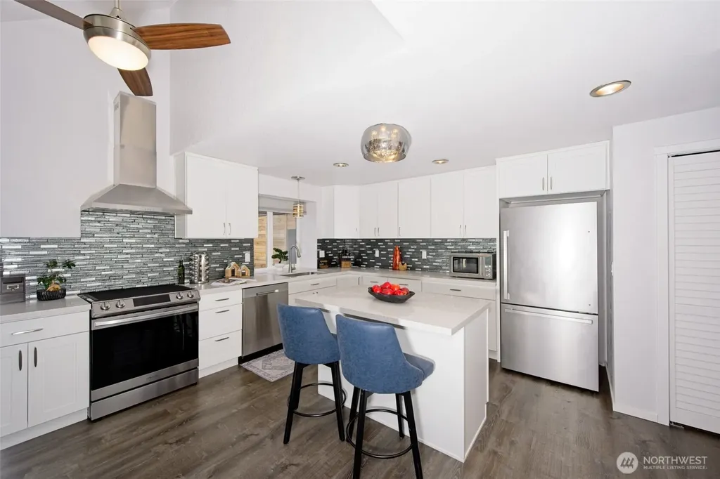 305 NW Paulson Road Poulsbo WA 98370