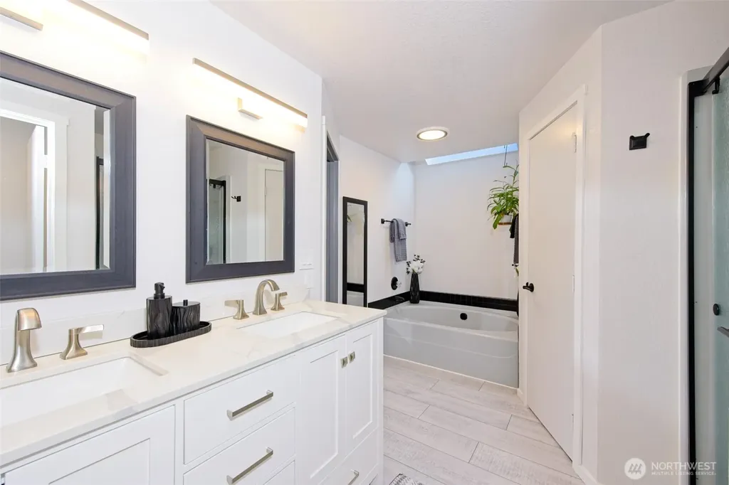 305 NW Paulson Road Poulsbo WA 98370