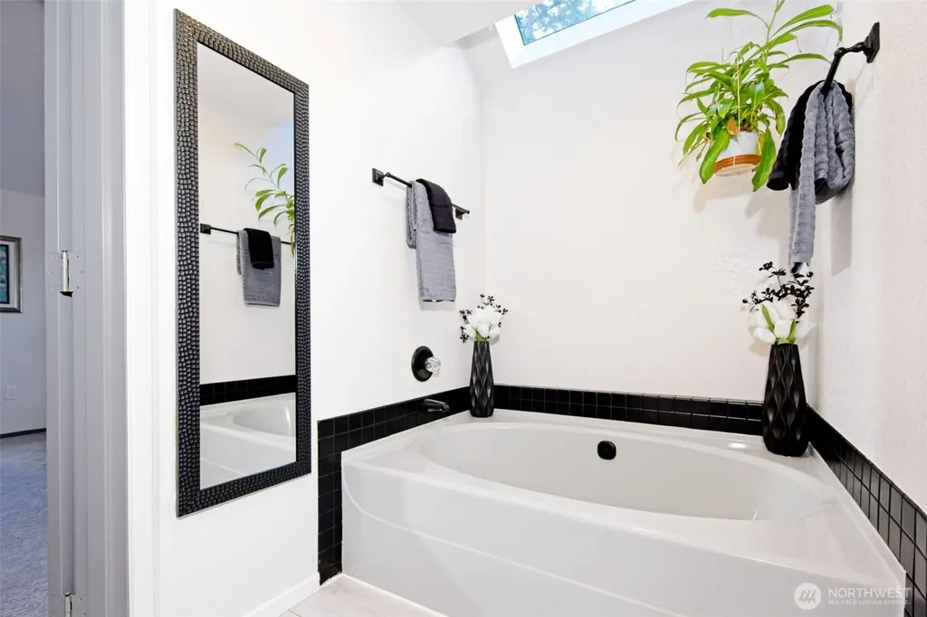 305 NW Paulson Road Poulsbo WA 98370