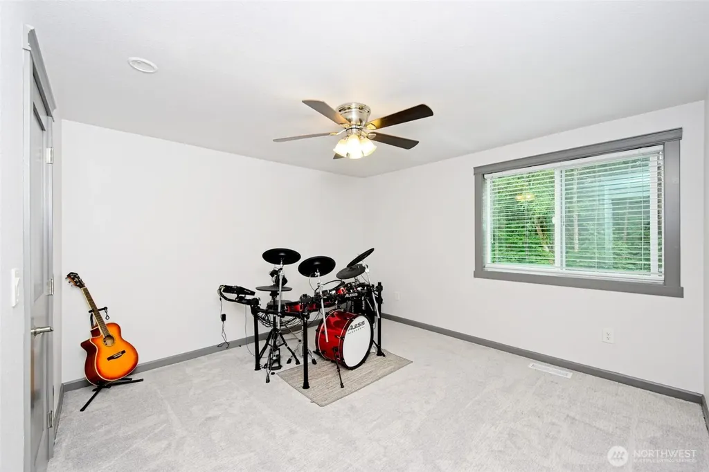 305 NW Paulson Road Poulsbo WA 98370