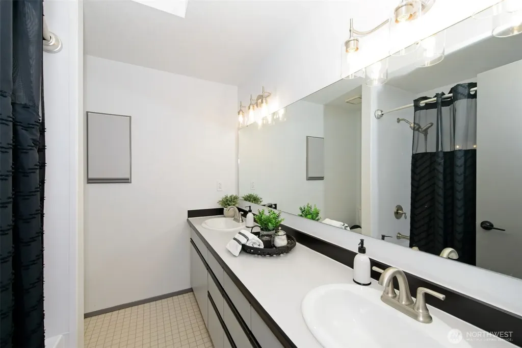 305 NW Paulson Road Poulsbo WA 98370