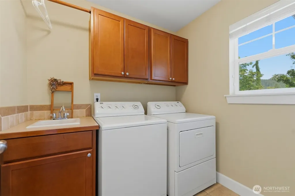 15217 Daffodil Street Ct E Sumner WA 98390