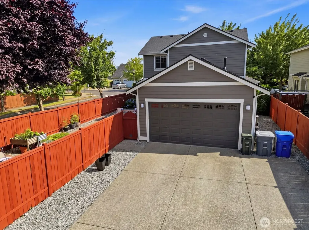 15217 Daffodil Street Ct E Sumner WA 98390