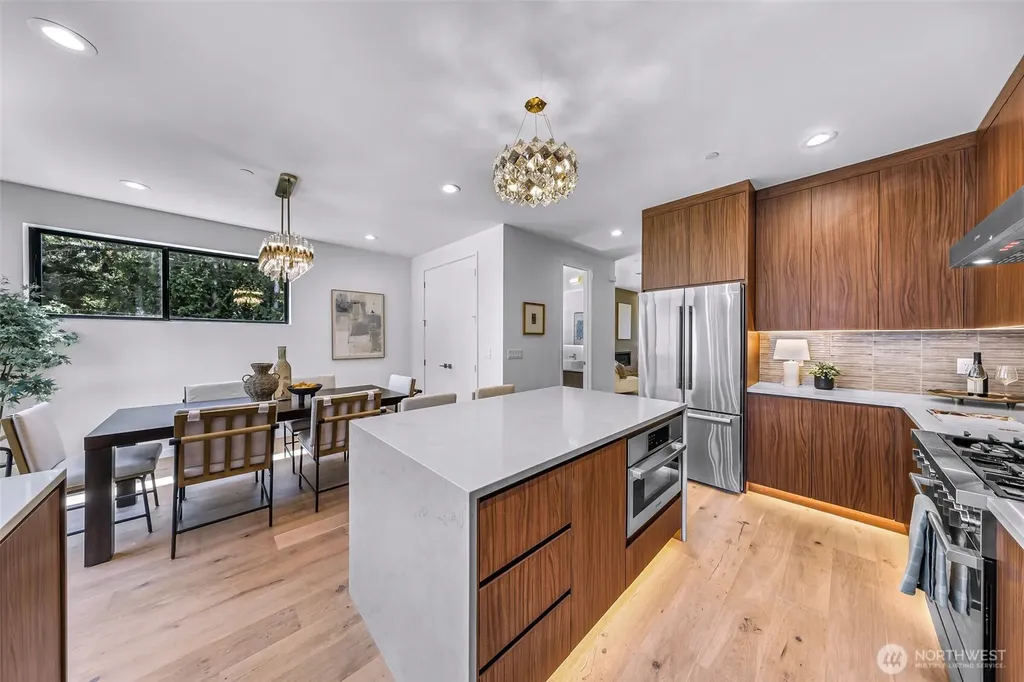 19215 77th Court NE Kenmore WA 98028