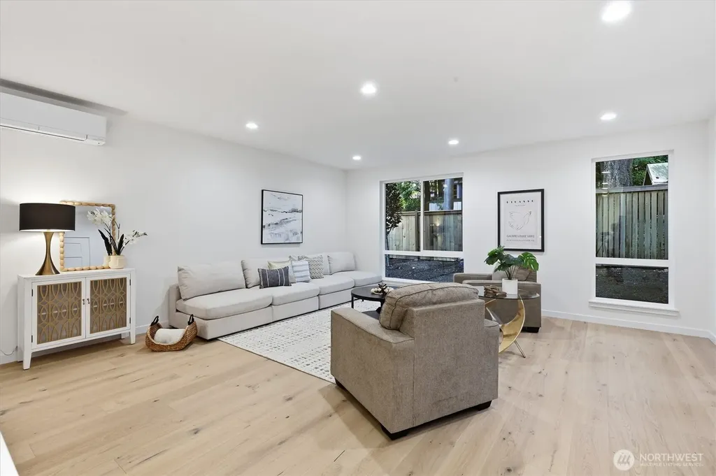 13351 25th Avenue NE Seattle WA 98125