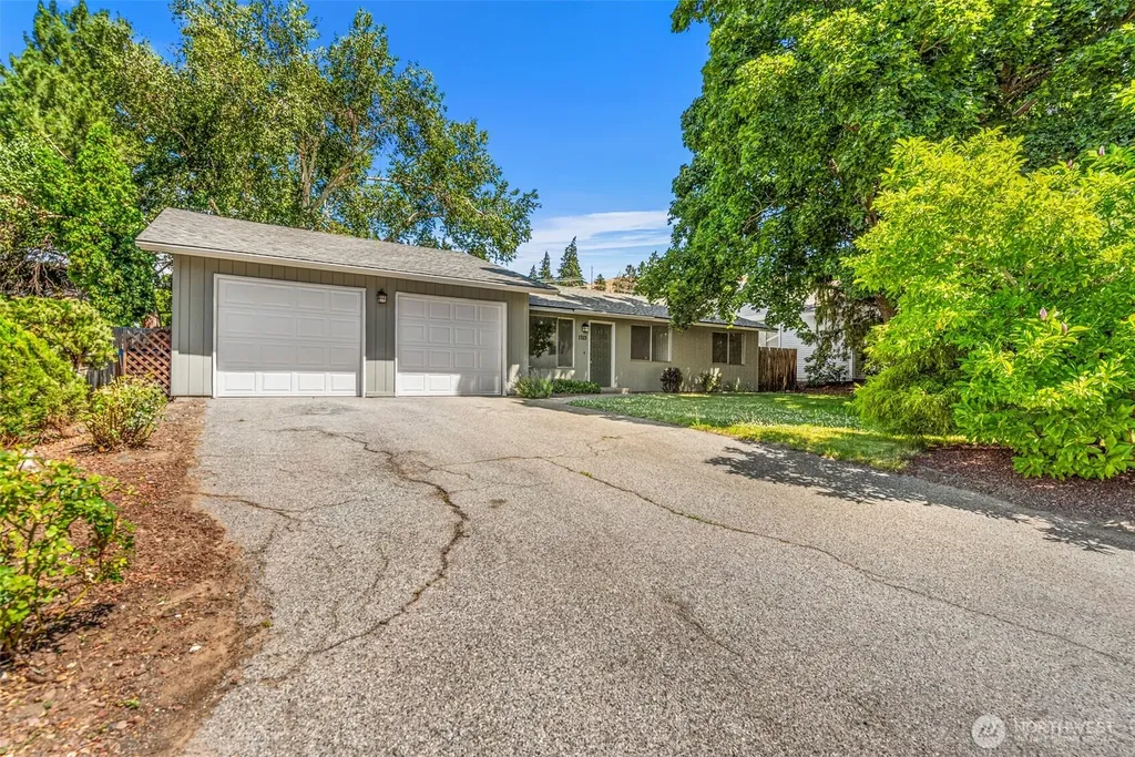 1313 Bel Air Drive East Wenatchee WA 98802