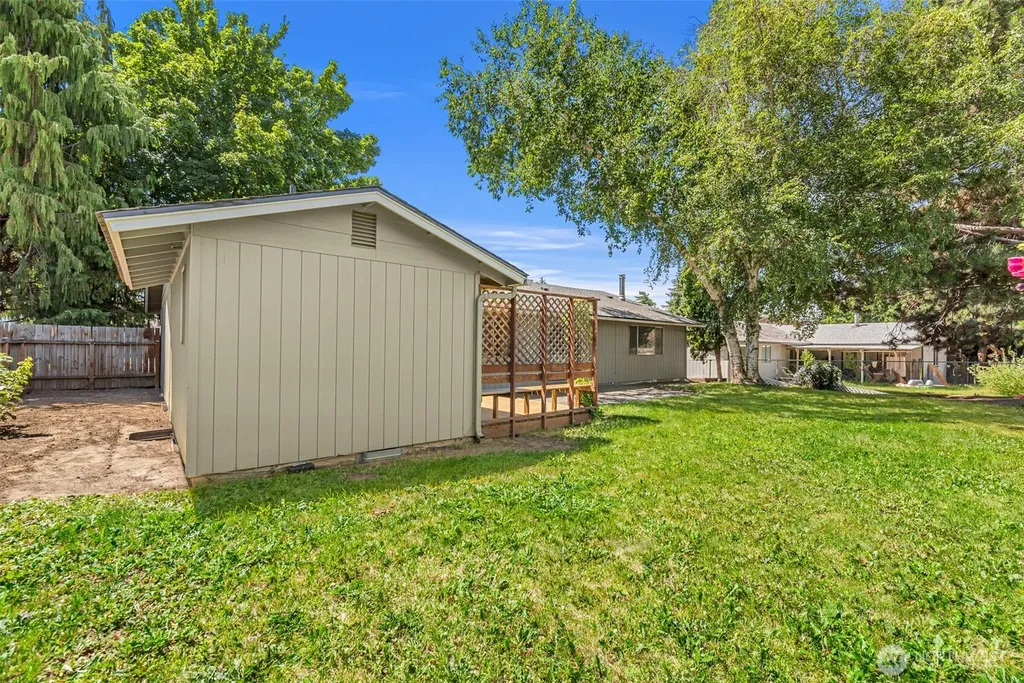 1313 Bel Air Drive East Wenatchee WA 98802