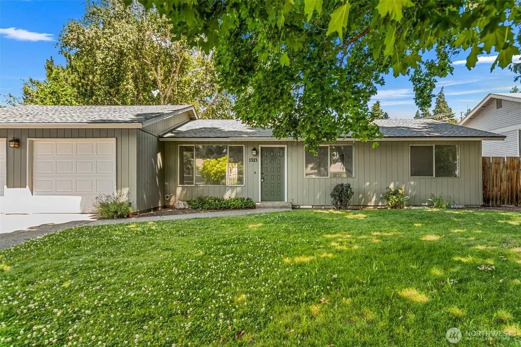 1313 Bel Air Drive East Wenatchee WA 98802