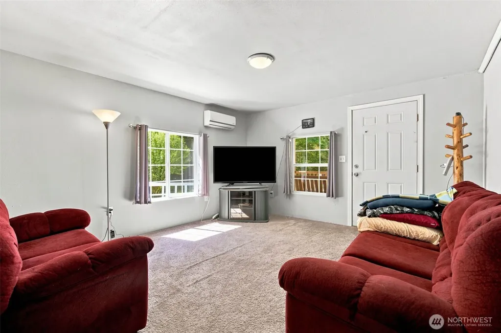 161 E Orchard Beach Road Grapeview WA 98546