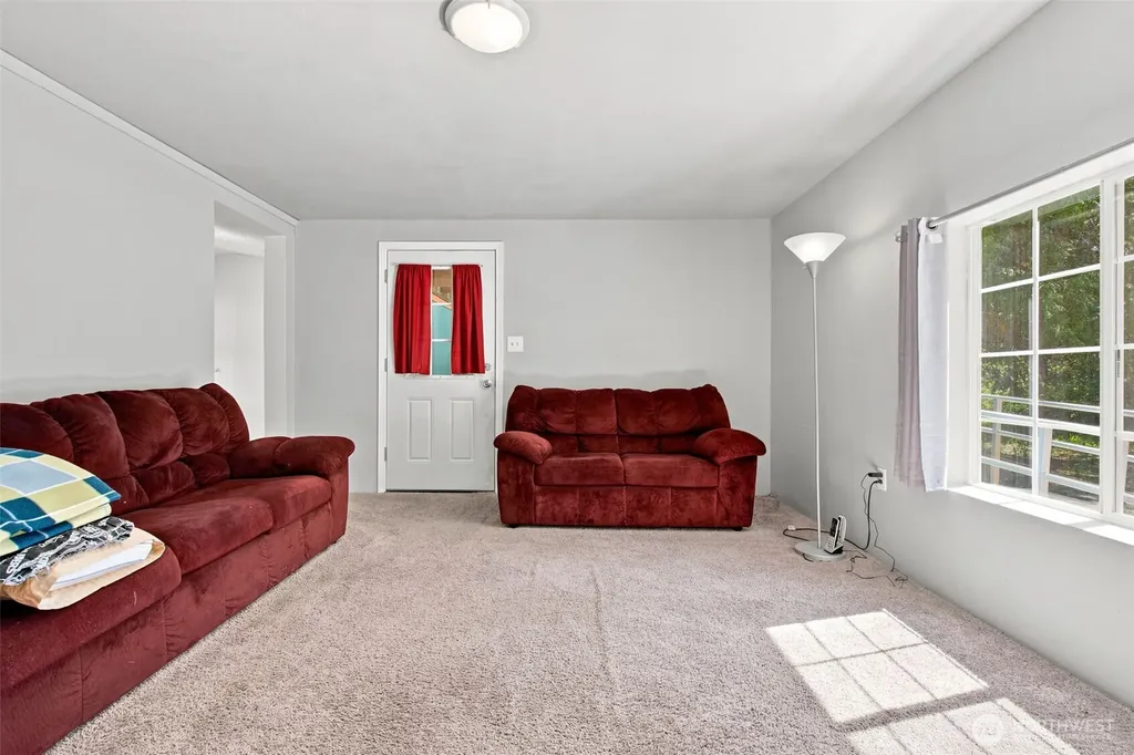 161 E Orchard Beach Road Grapeview WA 98546