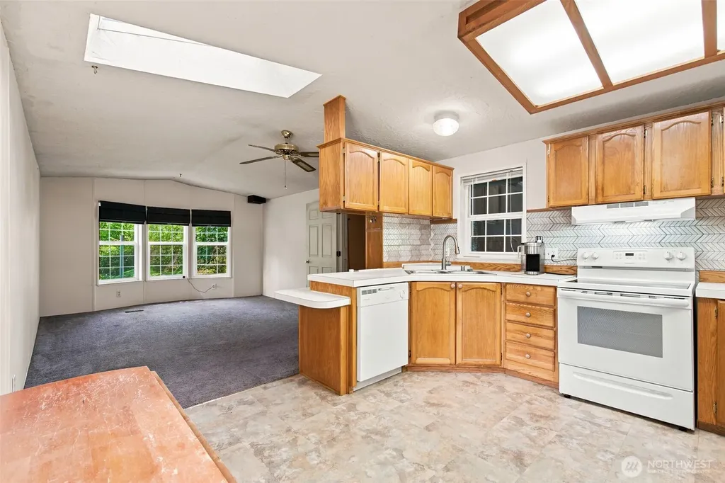 161 E Orchard Beach Road Grapeview WA 98546