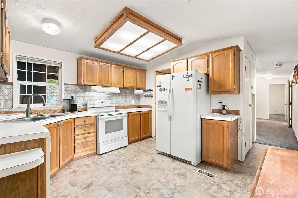 161 E Orchard Beach Road Grapeview WA 98546