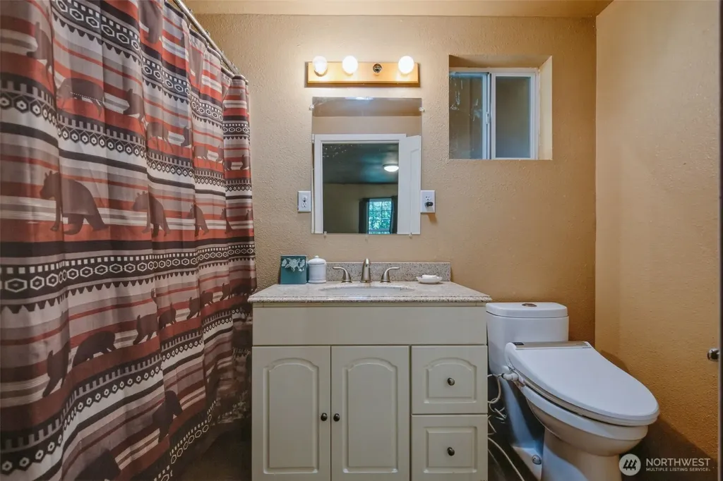 161 E Orchard Beach Road Grapeview WA 98546